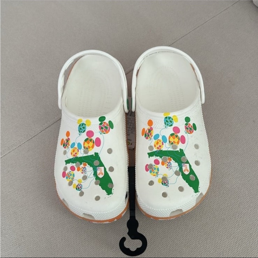 DISNEY X CROCS VAULT COLLECTION DISNEYWORLD FLORIDA WHITE NWT SIZE M7 W9 - Picture 4 of 12
